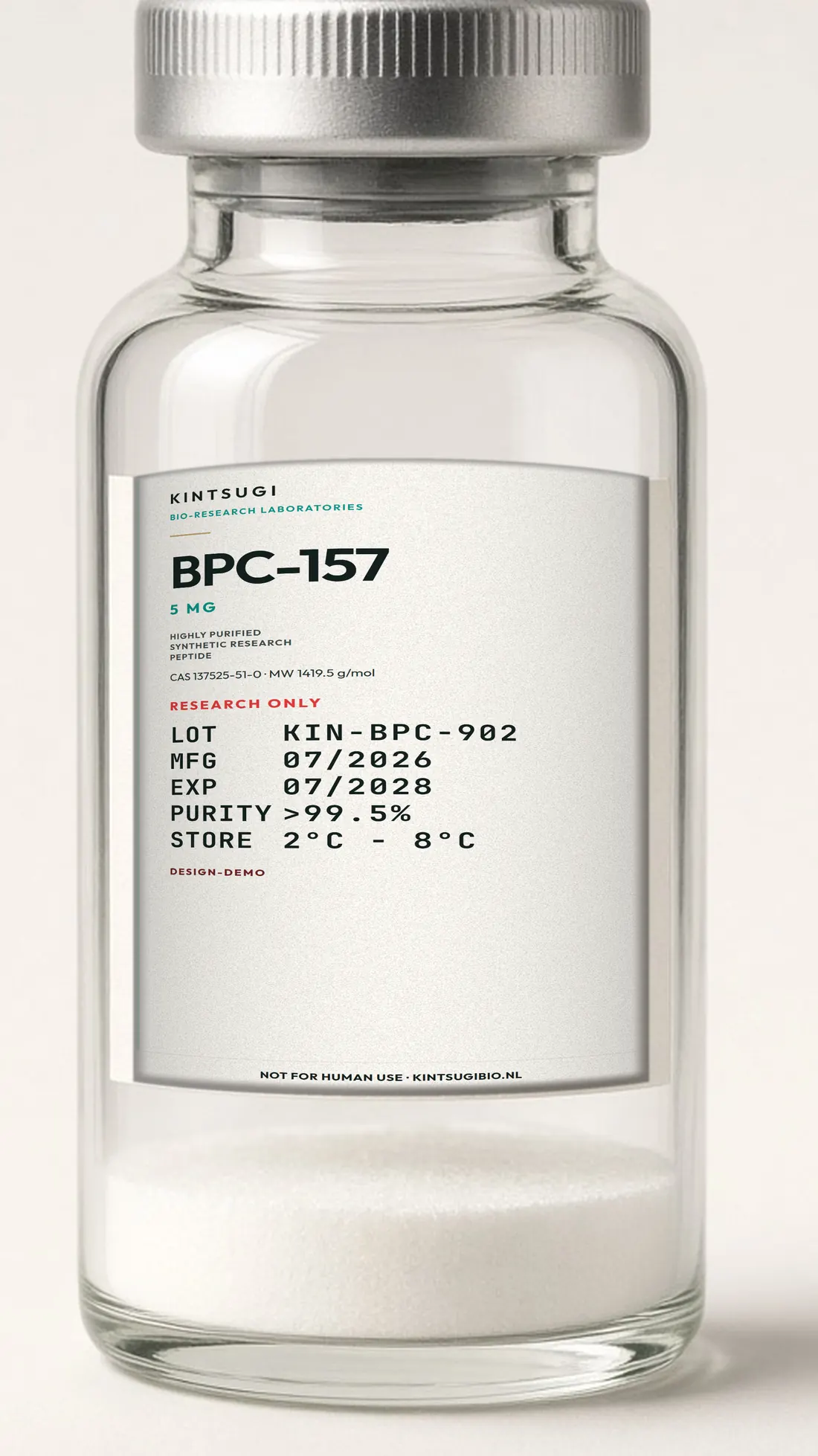 3 ml crimp-vial met het Ocean Teal etiket op het glas. BPC-157, 5 mg, LOT KIN-BPC-902, MFG 07/2026, EXP 07/2028. Research only, not for human use.